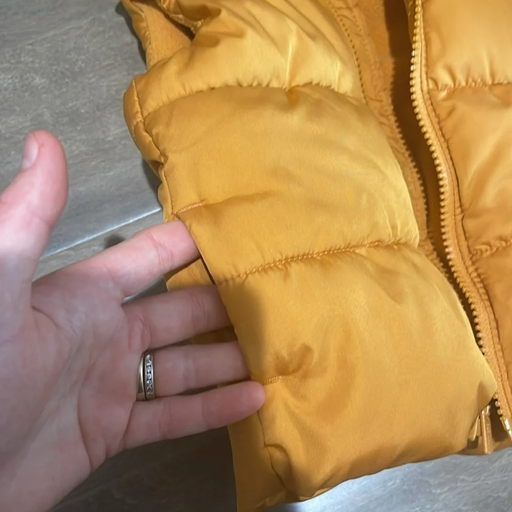 Old Navy unisex Baby Puffer Vest 6-12months